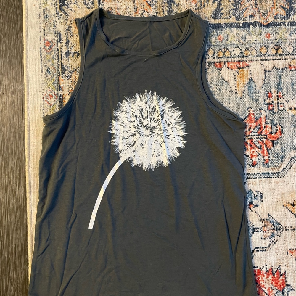 Razorback Dandelion tank top. Size Medium
